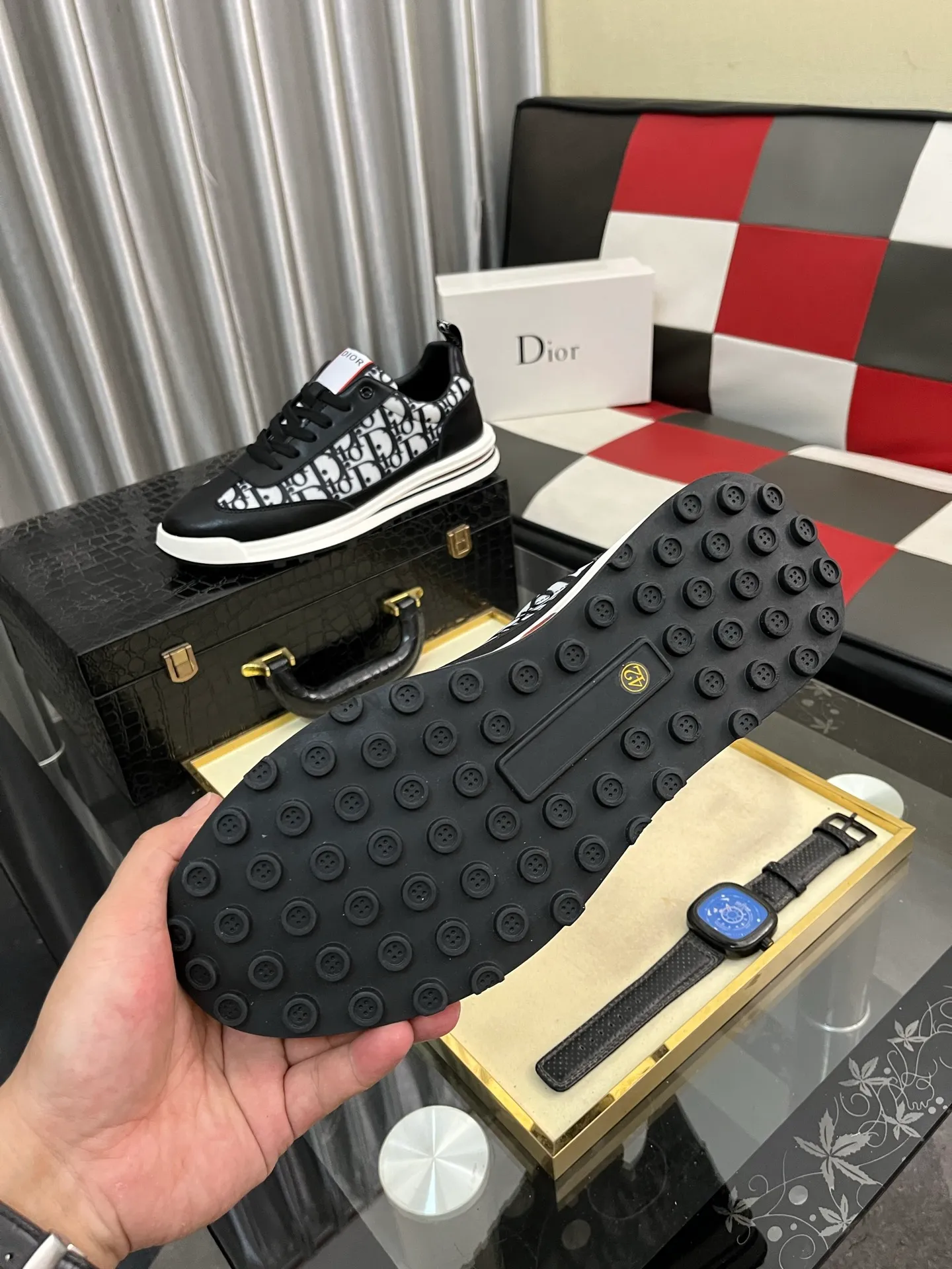 Men's shoes💰420⌚️⌚️[Dior] Dior's new men's genuine leather casual shoes, the highest version on the market, any comparison is welcome🆚! The original leather has excellent texture and is super high-end! Fetal sheep net lining imported from Italy, removable pad! Luxurious materials and fine workmanship, highly recommended! Code number: 38-443️⃣Colors available
